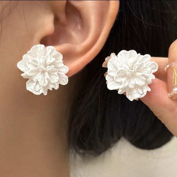 White 3D Floral Stud Earrings